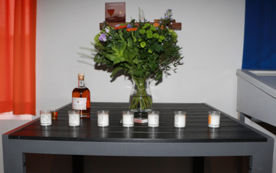 Kaarsjes en bloemen voor bij de bloemengroet